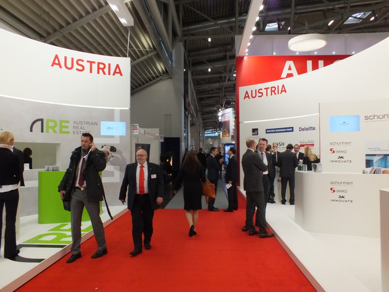 Heute startete die internationale Fachmesse für Immobilien und Invstitionen bei der 1.663 Aussteller aus 33 Ländern vertreten sind. www.muenchenfenster.de