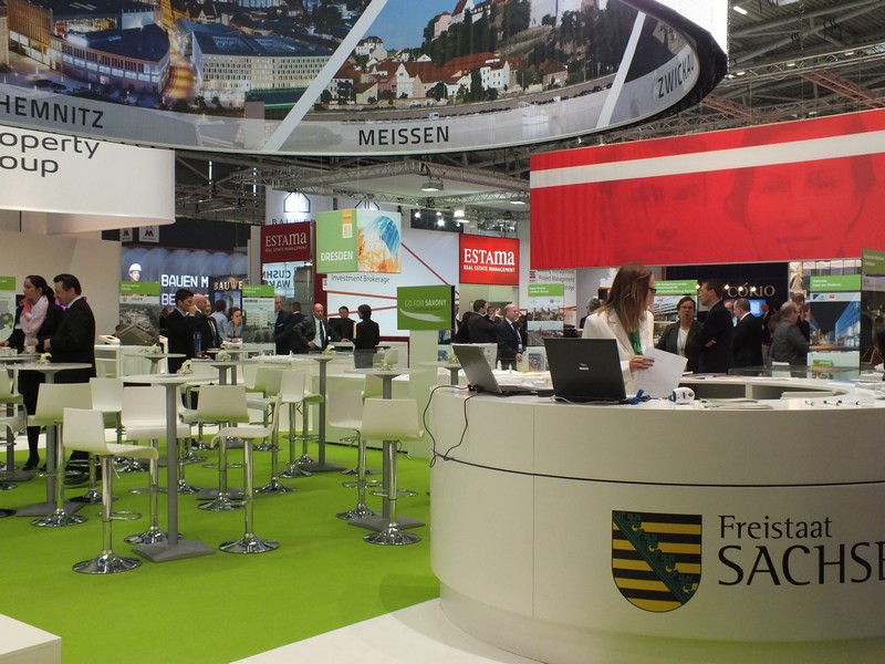 Heute startete die internationale Fachmesse für Immobilien und Invstitionen bei der 1.663 Aussteller aus 33 Ländern vertreten sind. www.muenchenfenster.de