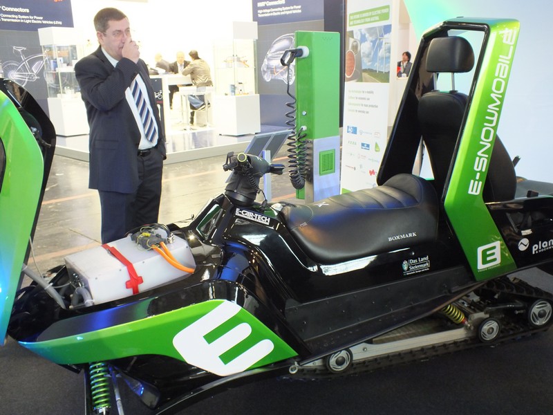 Auch dies ist fortschrittliche Elektromobilität, die Schneekatze aus Graz www.muenchenfenster.de