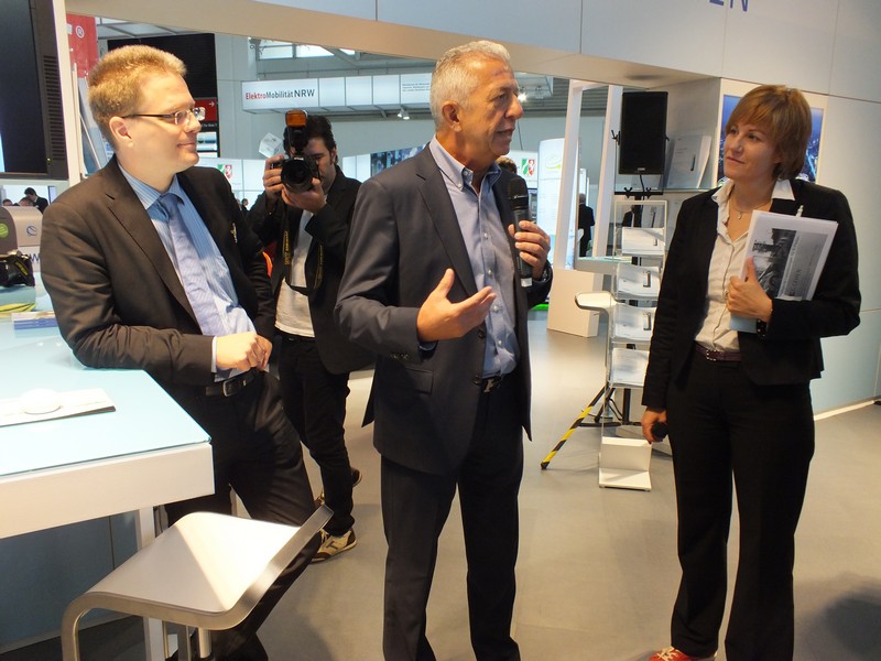 RWE stellt auf der eCarTec 2013 praktische Lösungen für das Aufladen der E Mobile in der Stadt vor www.muenchenfenster.de