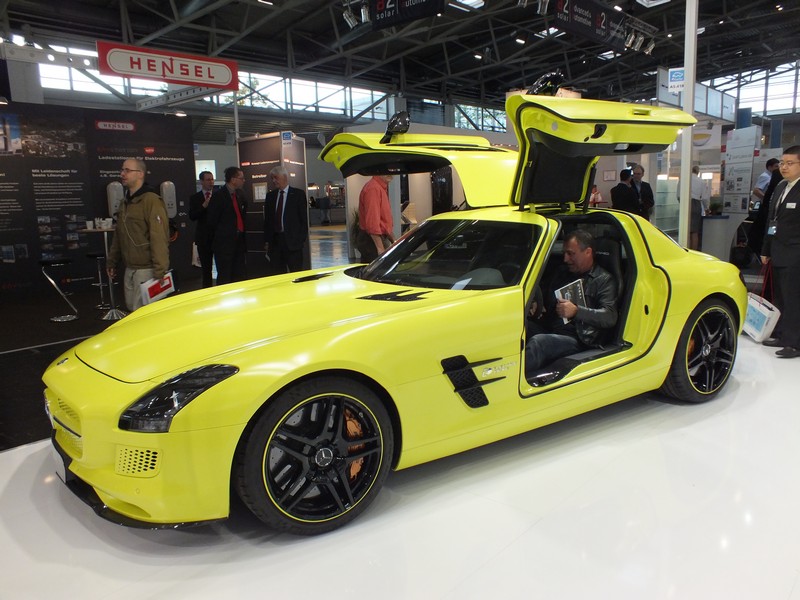 Ein besonderer Flitzer der Fügeltürer von Mercedes auf der e Car Tec 2013 www.muenchenfenster.de