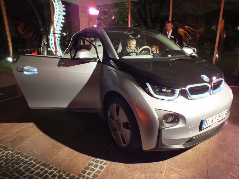 Der neue BMW i3 von BMW in der Flickvilla www.muenchenfenster.de