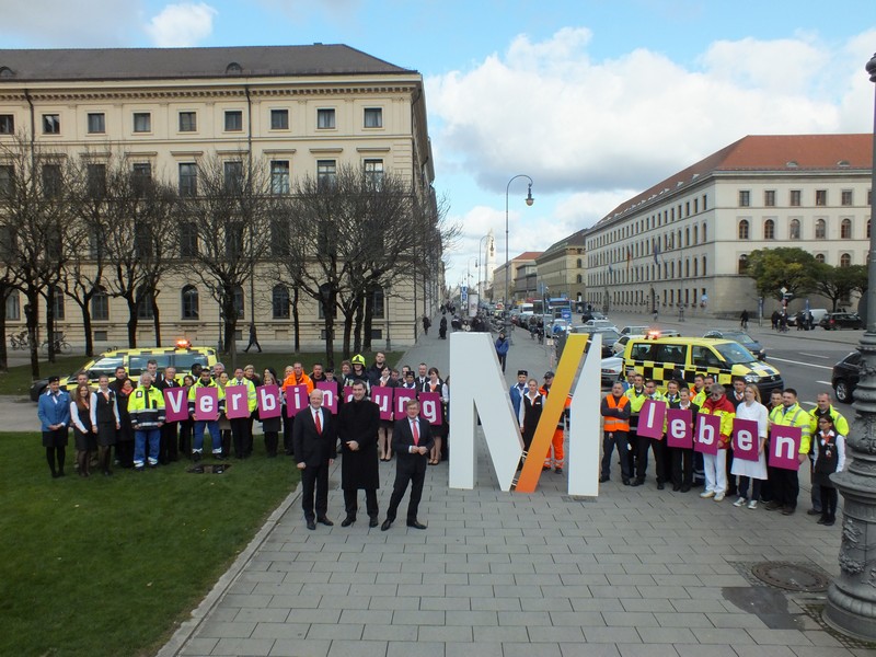 Das gestaltete "M" die neue Marke des Münchner Flughafens www.muenchenfenster.de
