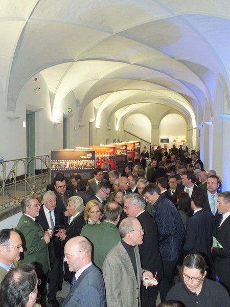 Stehempfang mit kleinen Häppchen und Getränken www.muenchenfenster.de