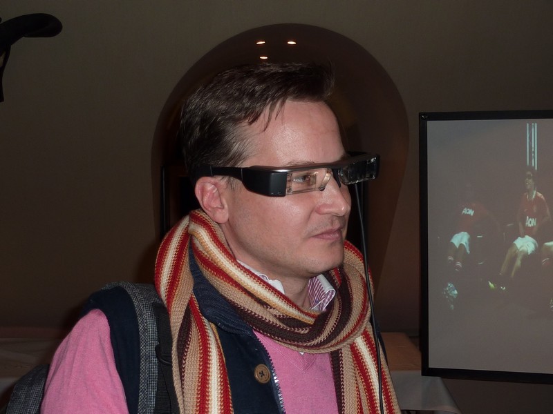 Erstaunt ist diese utzer über die vielen innovativen Möglichkeiten der Moverio BT-200 www.muenchenfenster.de