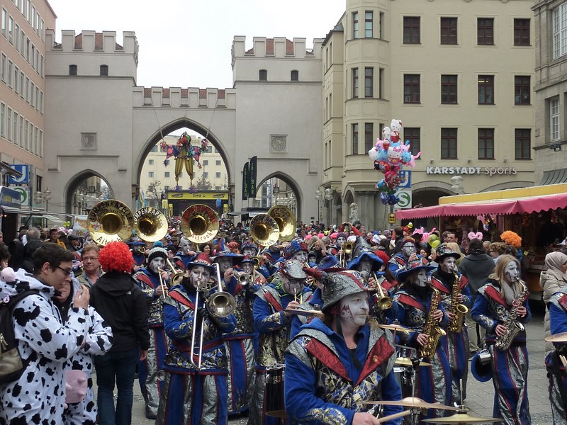 Faschingstreiben 2014 in der Münchner Innenstadt www.muenchenfnester.de