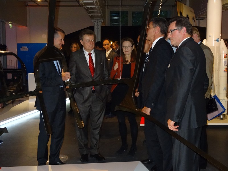 Diese leichte Hubschrauberzelle aus Carbon lädt zur Diskusion ein www.muenchenfenster.de