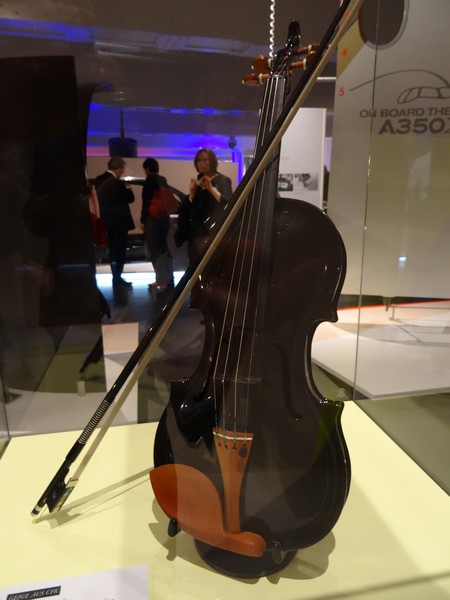 Eine Geige aus Carbon mit ihren hervorragenden Klangeigenschaften www.muenchenfenster.de