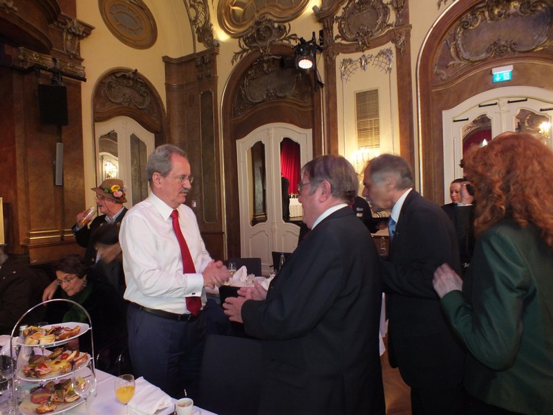 Christian Ude verabschiedet sich von seinen Gästen und Freunden www.muenchenfenster.de