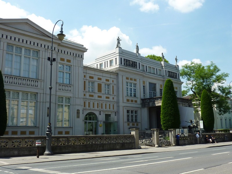 Die Villa Stuck mit ihren sehenswerten Ausstellungen www.muenchnerfenster.de