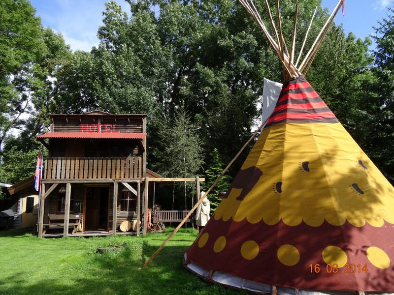 Inidianerzelt (Tipi) auf der Beisbergranch www.muenchnerfenster.de