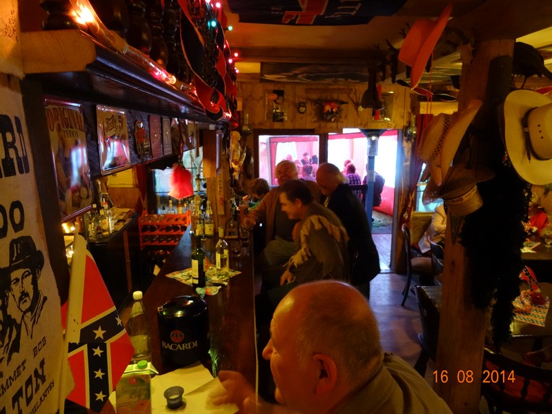 Im Saloon wird bis spät in die Nacht gefeiert www,muenchenfenster.de