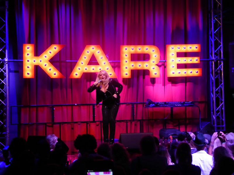 Bonnie Tyler auf dem Grand Opening bei KARE www,muenchenfenster.der