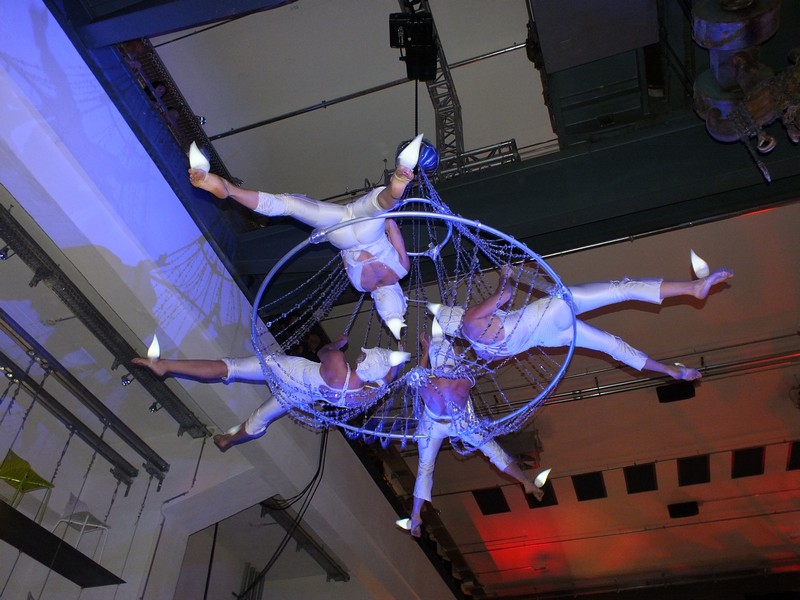 „Tanztheater der Lüfte“ www.muenchenfnster.de