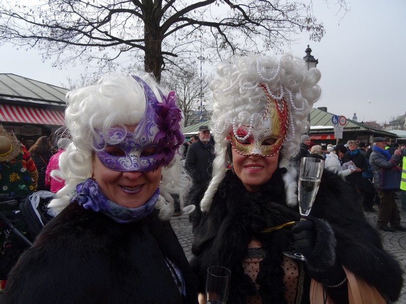 Winkend, wirbelnd und ein bisschen frivol,der Münchner Fasching 2015 www.munichpeople.com