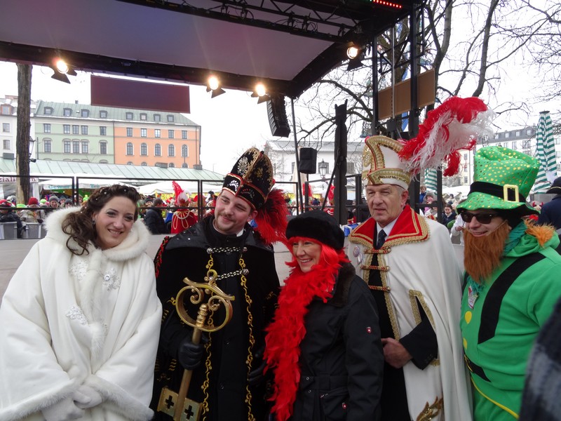 Winkend, wirbelnd und ein bisschen frivol,der Münchner Fasching 2015 www.munichpeople.com