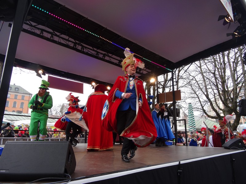 Winkend, wirbelnd und ein bisschen frivol,der Münchner Fasching 2015 www.munichpeople.com