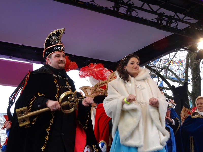 Winkend, wirbelnd und ein bisschen frivol,der Münchner Fasching 2015 www.munichpeople.com