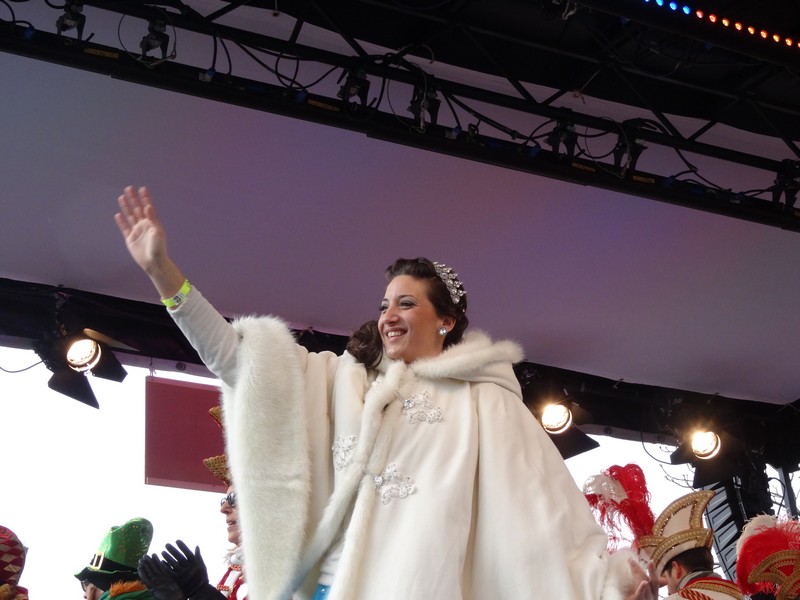 Winkend, wirbelnd und ein bisschen frivol,der Münchner Fasching 2015 www.munichpeople.com