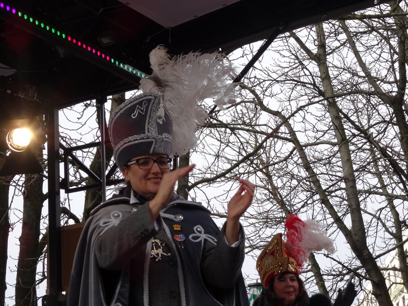 Winkend, wirbelnd und ein bisschen frivol,der Münchner Fasching 2015 www.munichpeople.com