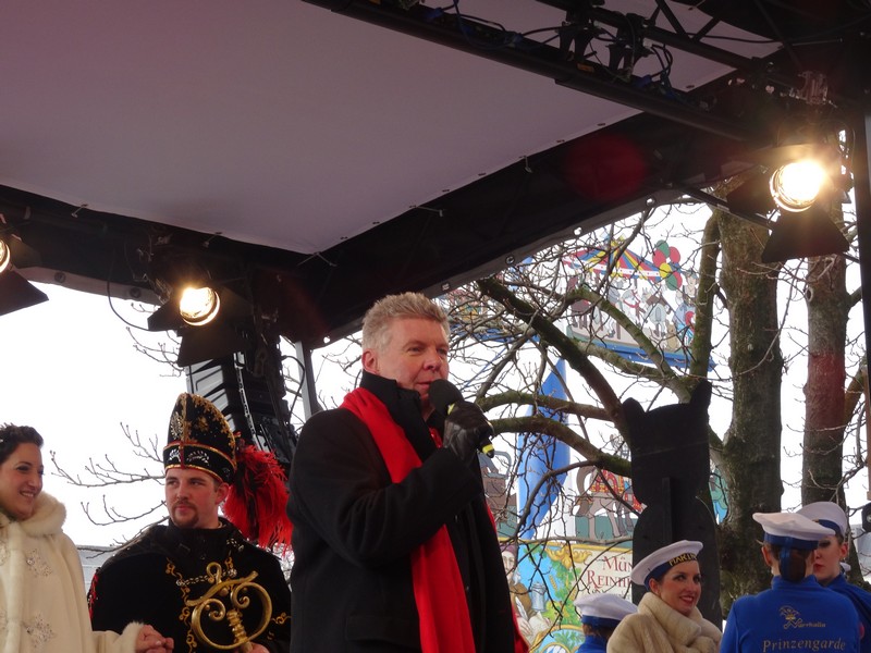 Winkend, wirbelnd und ein bisschen frivol,der Münchner Fasching 2015 www.munichpeople.com