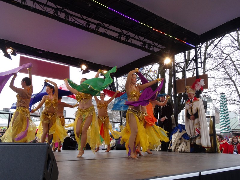 Winkend, wirbelnd und ein bisschen frivol,der Münchner Fasching 2015 www.munichpeople.com