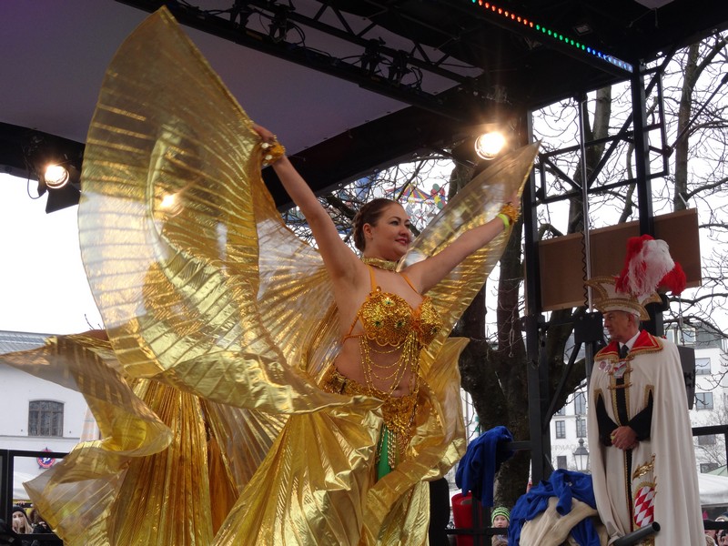 Winkend, wirbelnd und ein bisschen frivol,der Münchner Fasching 2015 www.munichpeople.com