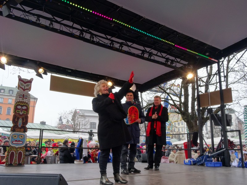 Winkend, wirbelnd und ein bisschen frivol,der Münchner Fasching 2015 www.munichpeople.com