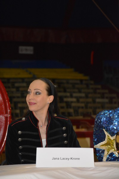 JANA MANDANA (Lacey-Krone) www.munichpeople.com