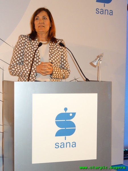 Klinik-Richtfest mit Staatsministerin Melanie Huml www.munichpeople.com