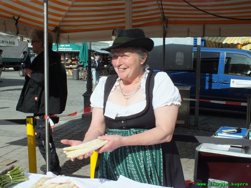 Spargelsaisoneröffnung 2015 auf dem Vikualienmarkt www.muenchenfenster.de