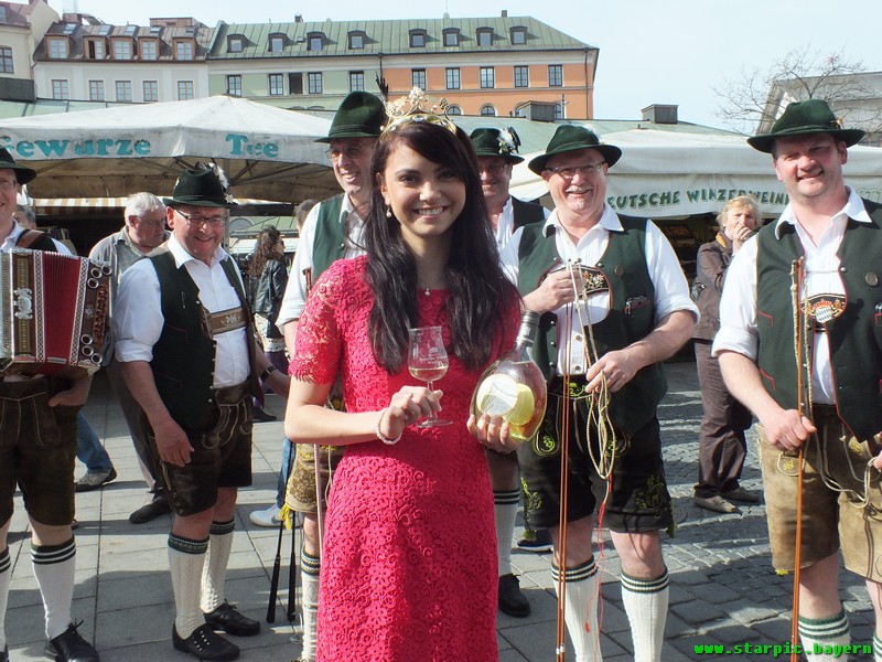 Spargelsaisoneröffnung 2015 auf dem Vikualienmarkt www.munichpeople.com