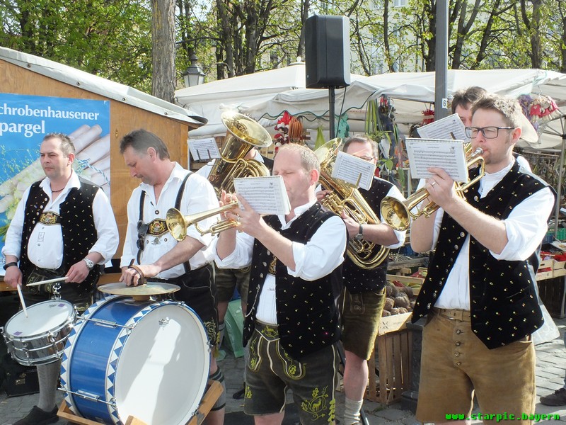 Spargelsaisoneröffnung 2015 auf dem Vikualienmarkt www.muenchenfenster.de
