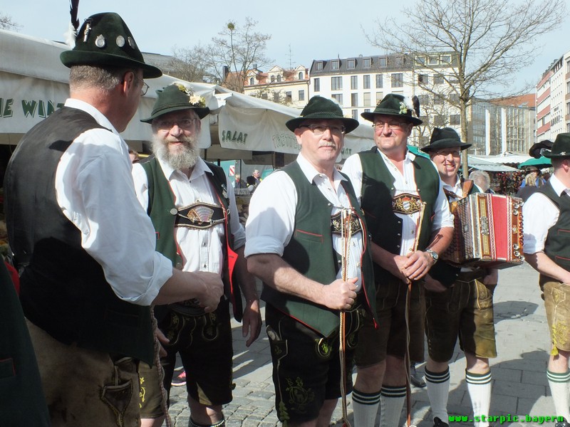 Spargelsaisoneröffnung 2015 auf dem Vikualienmarkt www.muenchenfenster.de