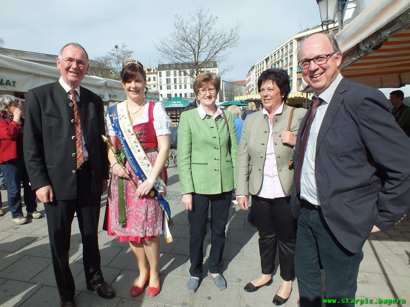 Spargelsaisoneröffnung 2015 auf dem Vikualienmarkt www.munichpeople.com