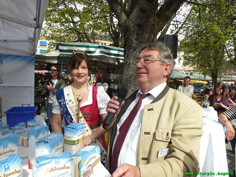 Spargelsaisoneröffnung 2015 auf dem Vikualienmarkt www.muenchenfenster.de