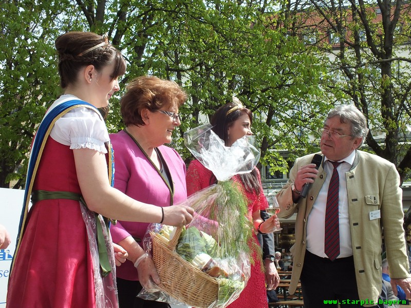 Spargelsaisoneröffnung 2015 auf dem Vikualienmarkt www.muenchenfenster.de