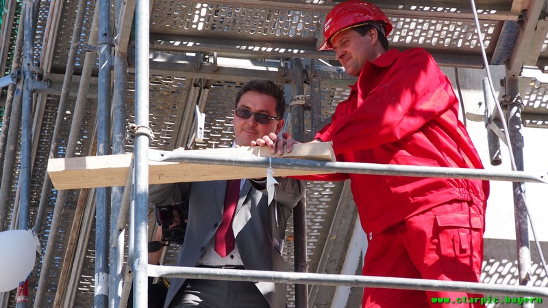 Klinik-Richtfest mit Staatsministerin Melanie Huml www.munichcar.com