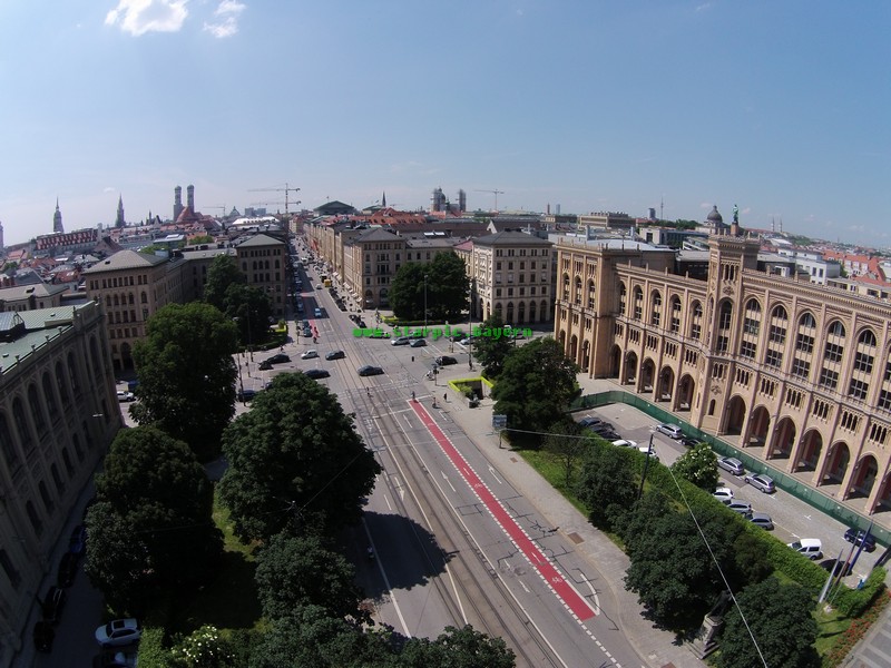 Blick Richtung Stadt von der Maximilianstrasse www.munichfinest.com
