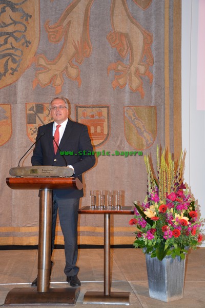 Oberbayerns Regierungspräsident Christoph Hillenbrand lobte Werk und Ausstellung www.munichpeople.com