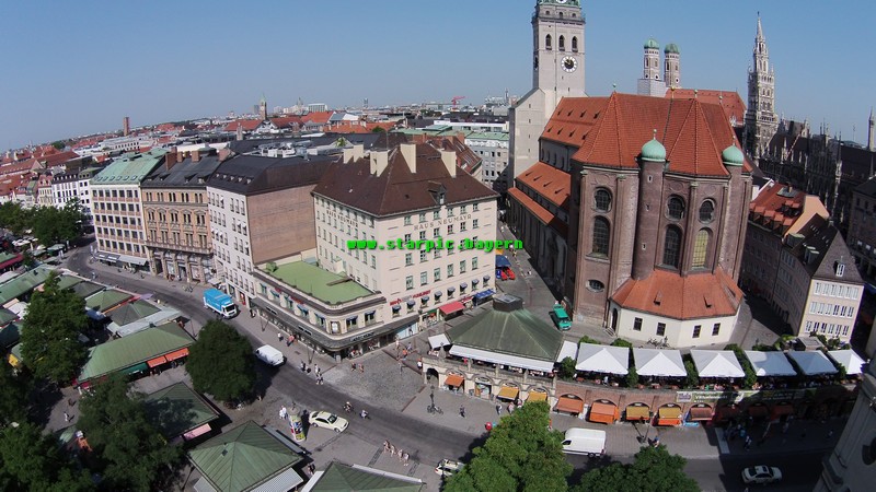 Direkt unter dem Petersbergl reihen sich neun Metzger nebeneinander. www.munichfinest.com