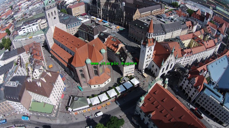 Direkt unter dem Petersbergl reihen sich neun Metzger nebeneinander. www.münchnerfenster.de