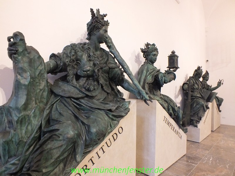 Die kunsthistorische wertvollen Bronzen www.munichfinest.com