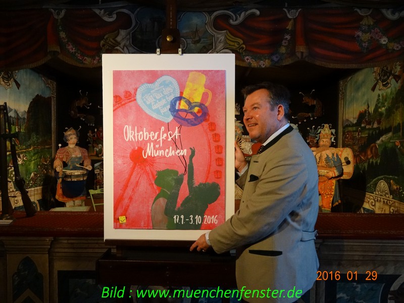 Bürgermeister und Wiesn-Chef Josef Schmid zeigt den Siegerentwurf das Plakatmotiv 2016. www.münchnerfenster.de