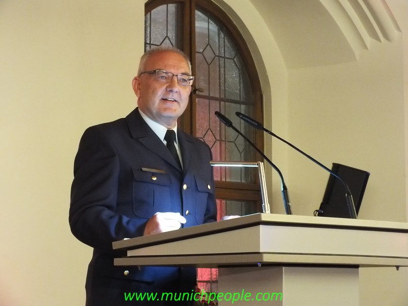 Rupert Saller, erster stellvertretender Vorsitzender des Stadtfeuerwehrverbandes, begrüßte die Gäste zum Neujahrsempfang. www.münchnerfenster.de