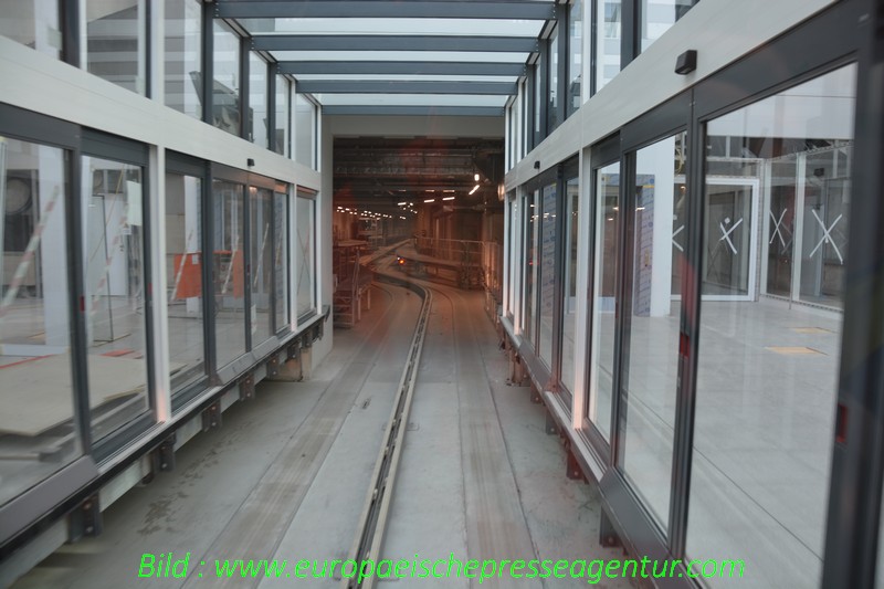 Tunnel der fahrerlosen U-Bahn www.munichcar.com