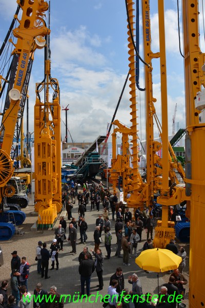 Baumaschinen auf der bauma www.muenchenfenster.de