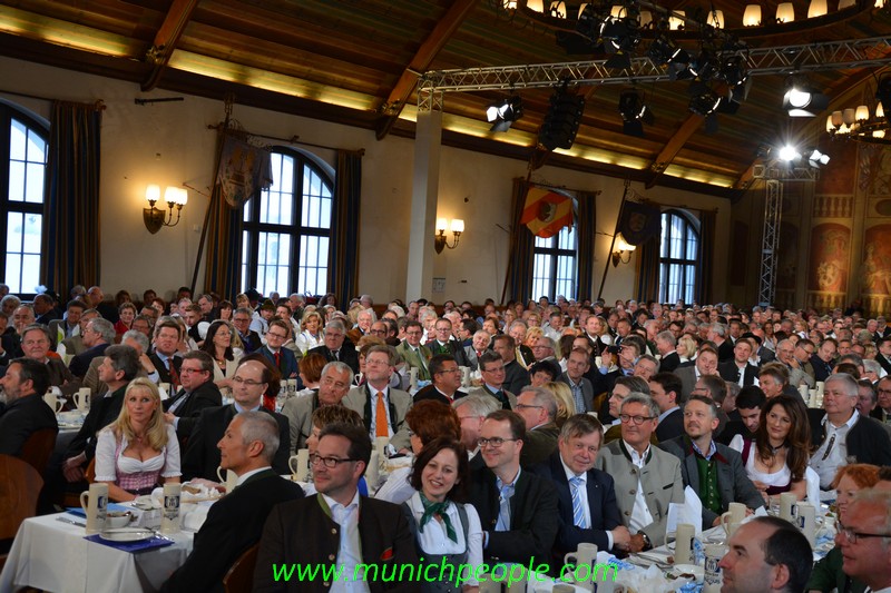 Maibockanstich im Hofbräuhaus München www.munichpeople.com