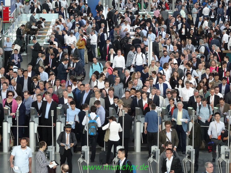 Grosser Andrang auf die Intersolar 2016 www.munichpeople.de