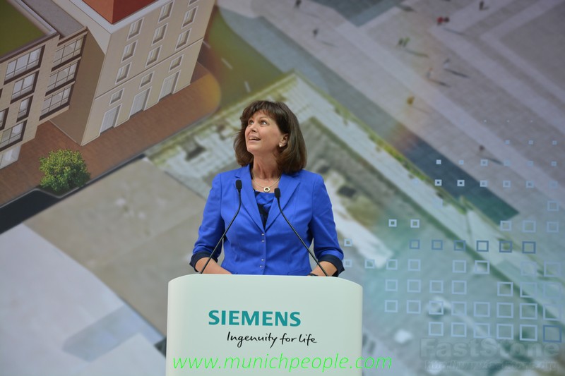 Staatsministerin Ilse Aigner www.munichlady.de